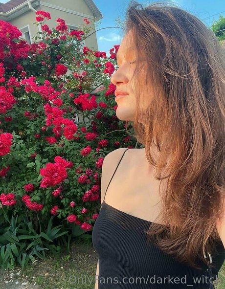 darked witch nude star image