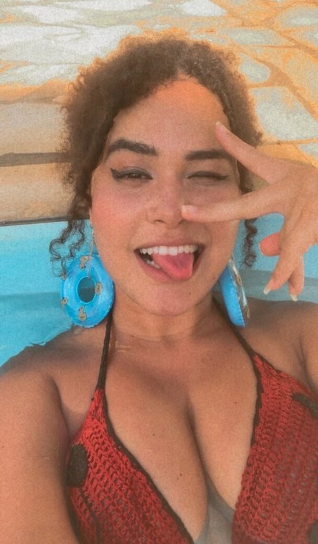 naycfreitas beautiful model pic