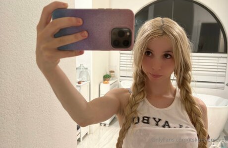 itskenziereeves star sex pictures