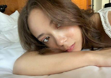 Laufey Lin pornstar beautiful archive