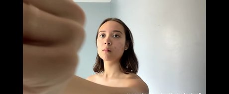 Laufey Lin star top image