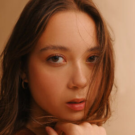 Laufey Lin model nudes pic