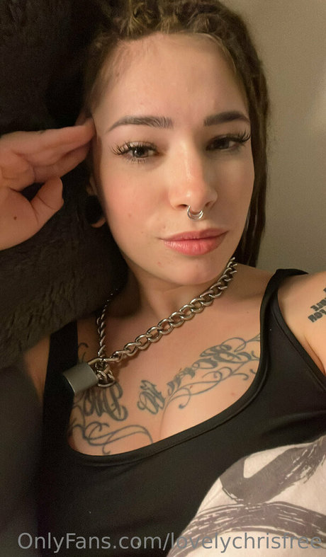 lovelychrisfree naked model photo