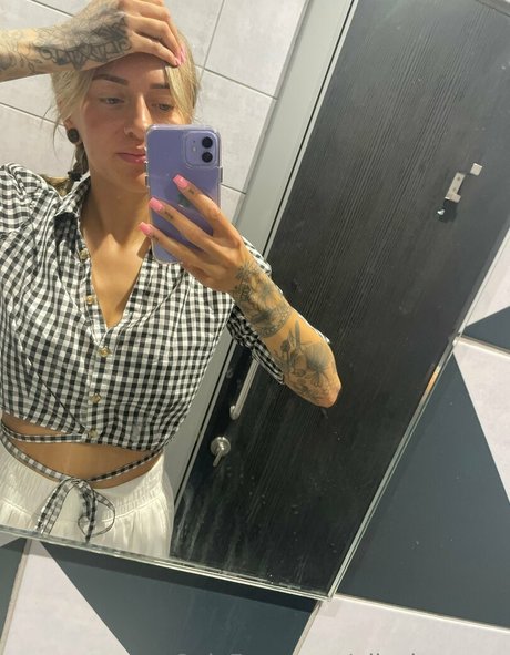 niicoleamy x nude model picture