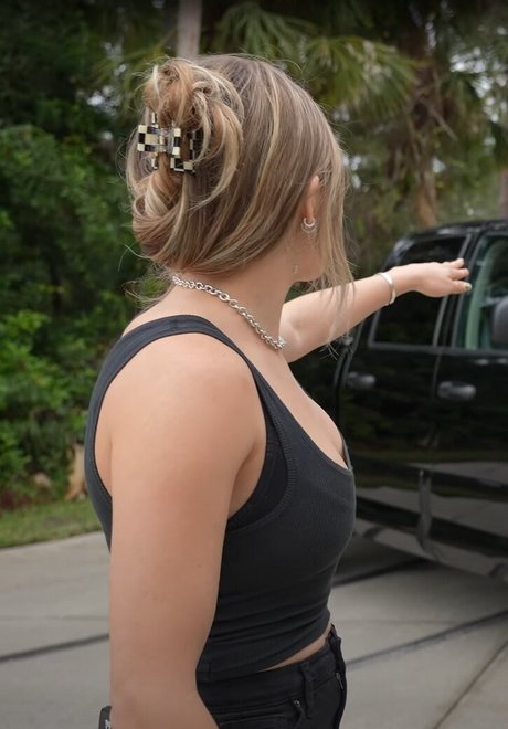 mirror selfie onlyfans beautiful nude photo