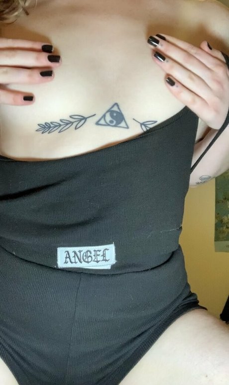 freckle fox erotic model pictures