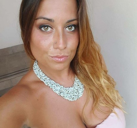 curvygirl89 sexy pornstar photo