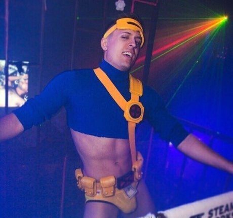 pupamp sexy model picture