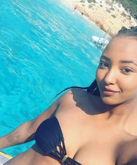 Naomi Schiff model porn photo