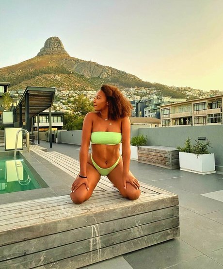 Naomi Schiff model nice pics