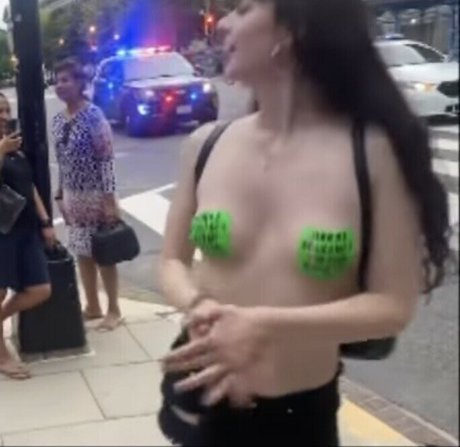 ezsy naked actress gallery