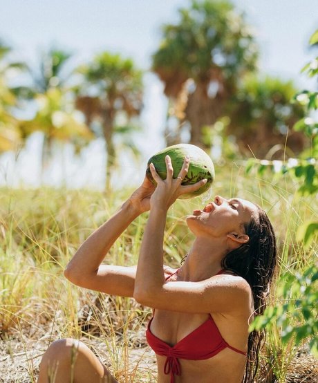 Betsy Alvarez exclusive star pic