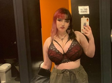 deathgripsbukakke model xxx photo