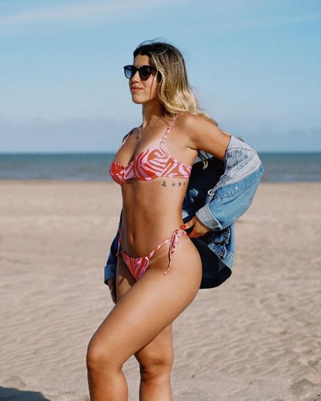 Valentina Legaria art model photos