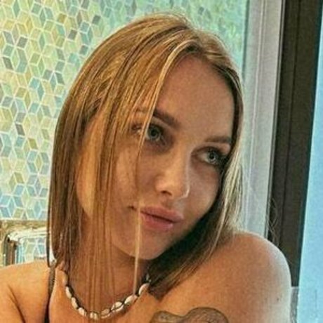 christina bunny vip free star photos