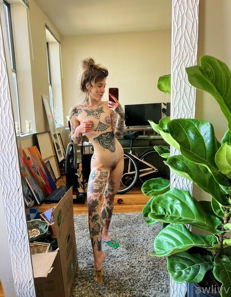 Awlivv best model picture