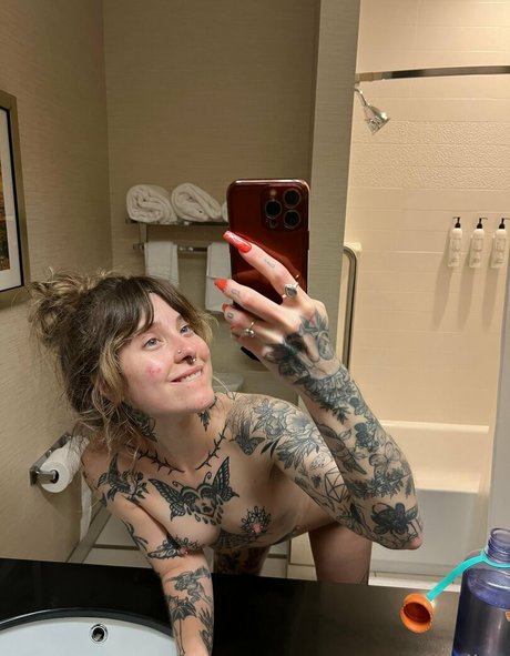 Awlivv nudes model images