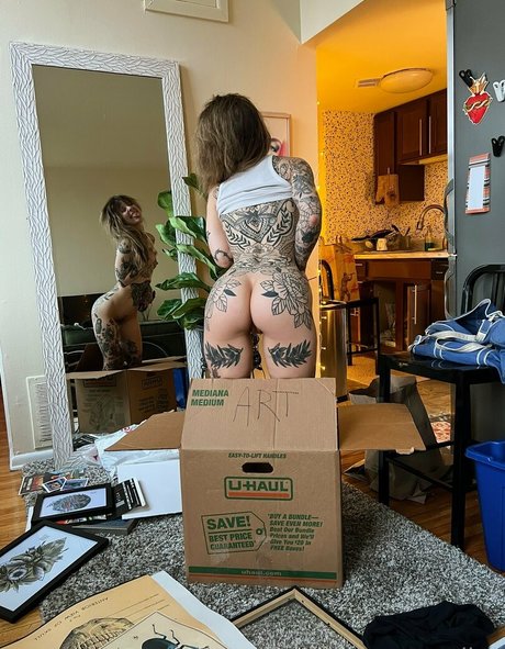 Awlivv pornstar exclusive picture