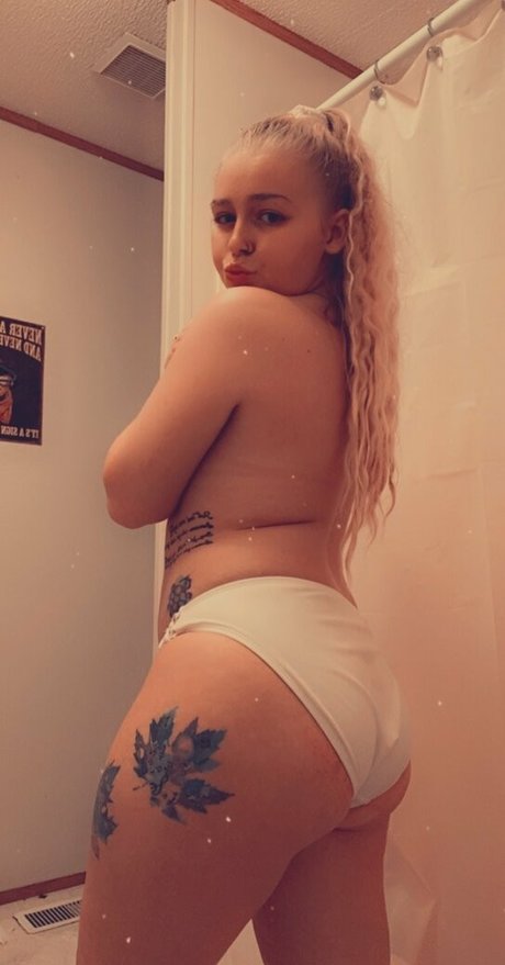 blondiebshortt model erotic images