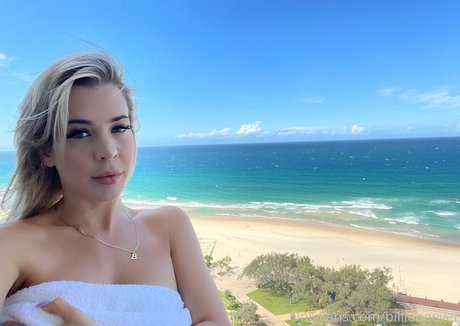 huge fake tits onlyfans sexy nudes pics