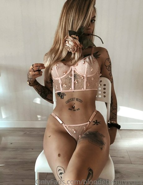 blondebeautyyulia model hot image