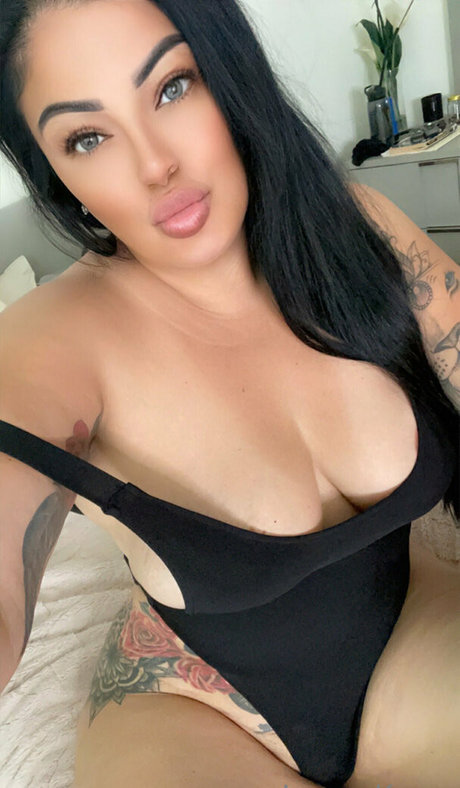 thickbaddie jenna sex model image