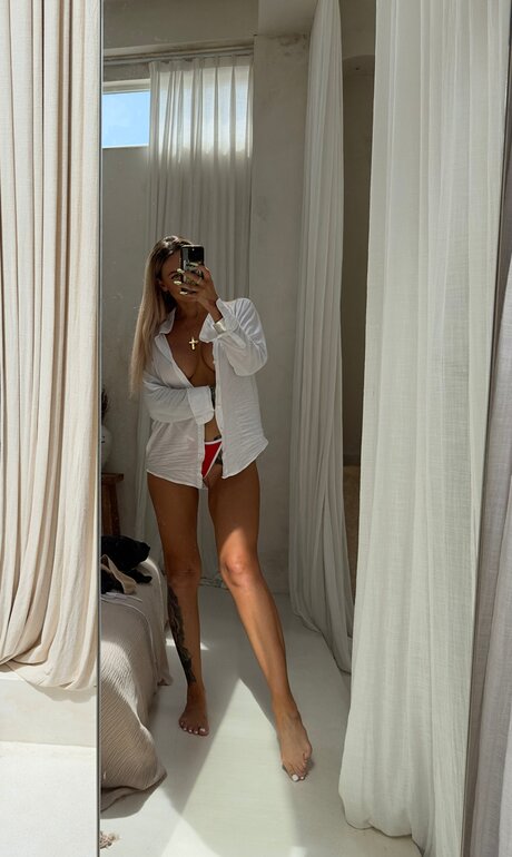 holylovesmolly star erotic photos