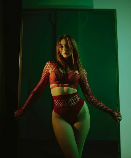 PrincessYana exclusive actress image