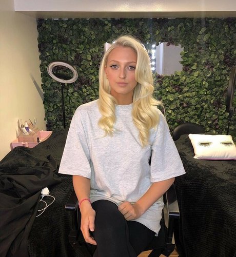 Georgia Hirst model top img