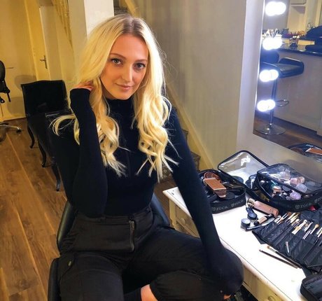 Georgia Hirst pornographic model photo