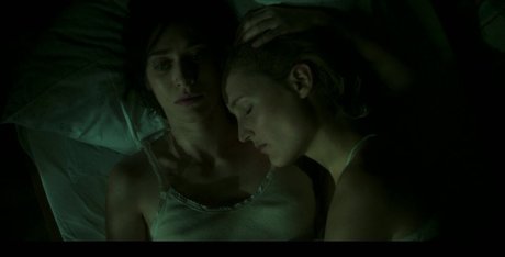 Lizzy Caplan star naked galleries