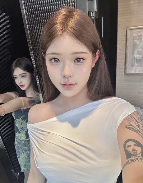 Yuzichucunqi exclusive pornstar pics