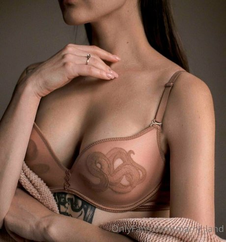 marry land model photos