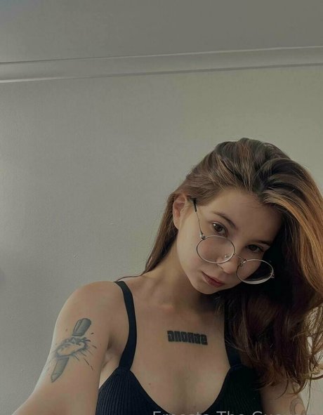 long story short beautiful model img