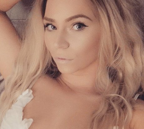 bigbootybritish xxx pornstar pics