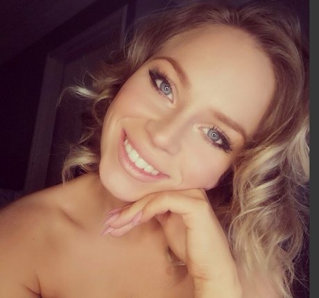 bigbootybritish top star picture