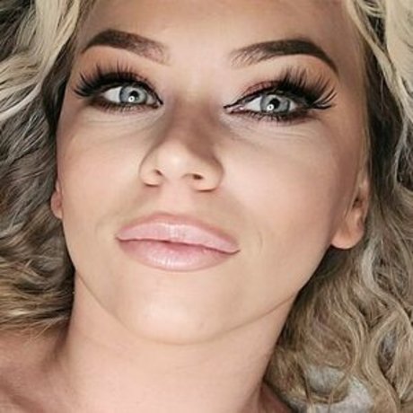 bigbootybritish star hot photo