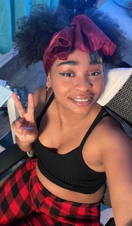 DefinedByKy pretty actress pics