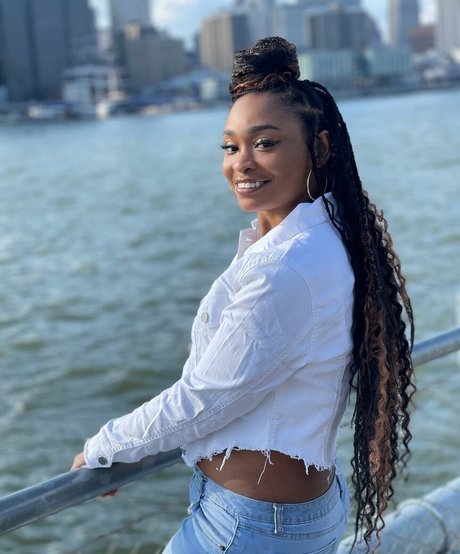 DefinedByKy best star pic