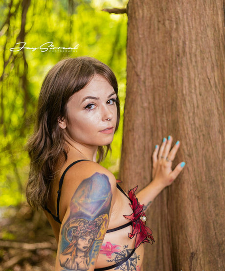 taystoes sexy actress pics