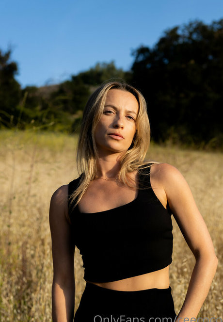 ceecoco nudes model image