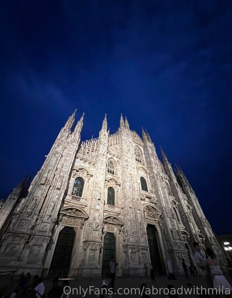 Abroadwithmila star sexy pic