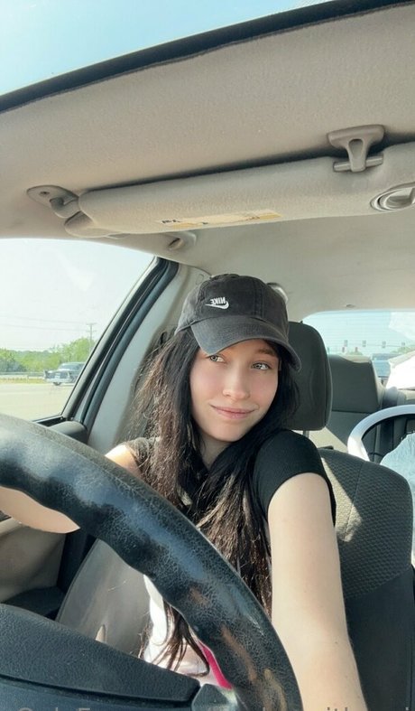 books withaeri model beautiful img