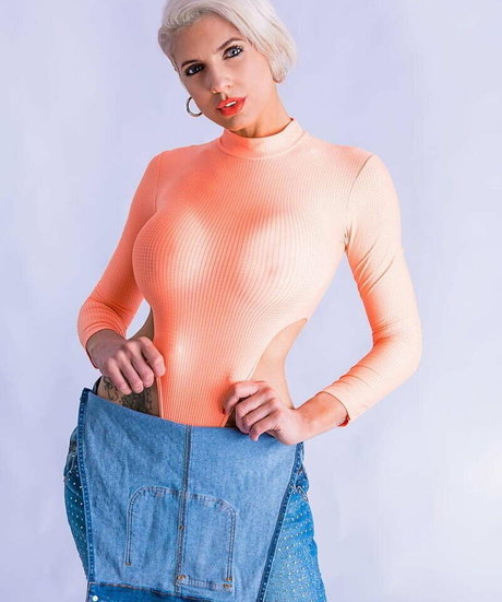 Tamara Bella model nude photos