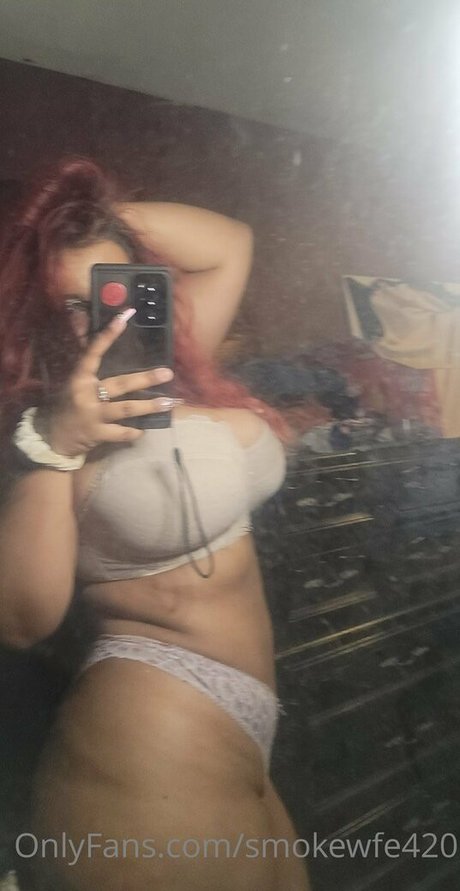 smokewfe420 model exclusive picture