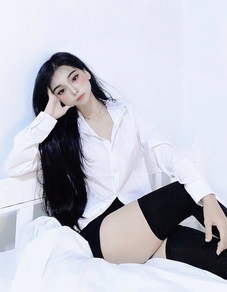 Akari Cos free pornstar pic