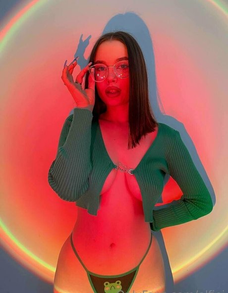 holy polly model erotic photos