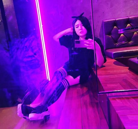 HAchubby sexy model gallery