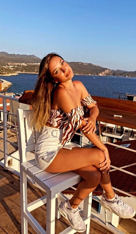 iremsukamber adult model pics