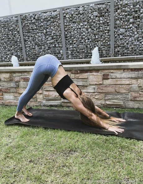 flowwithsky erotic model photo